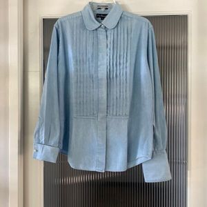 This Faconnable long sleeve denim shirt is size medium